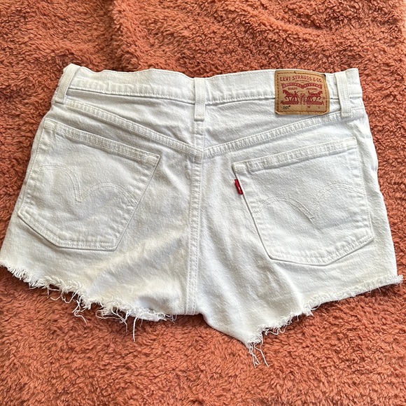 Levi shorts - Picture 2 of 2